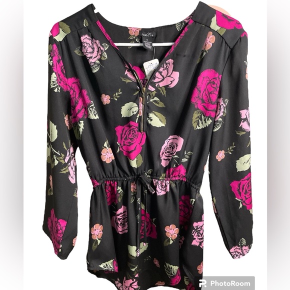 Tops - 🌸.    #1176-16.   Rue21 top